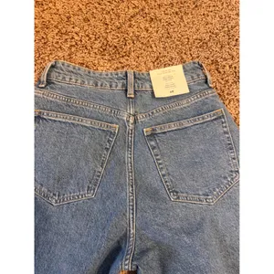 H&M High Waist Mom Jeans Women's Size 4 Blue Denim Ankle Length thumbnail 6