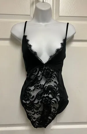 Nasty Gal Black Body Party Lace Plunging V Bodysuit thumbnail 4