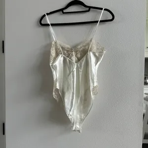 Victoria's Secret Women's Cream Satin Lace Bodysuit Small thumbnail 5