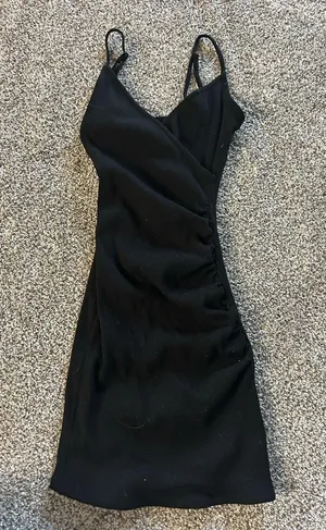 Little black dress thumbnail 1
