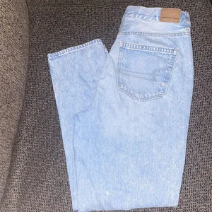 ✨American Eagle AE Destroyed Mom Jeans✨ thumbnail 6