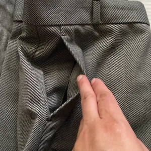 Banana Republic Logan black houndstooth check trousers dress pants, size 6 thumbnail 2