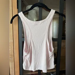 Aritzia Sunday Best ReRib tank top ribbed scoop crop sinch seamless lilac bloom thumbnail 3