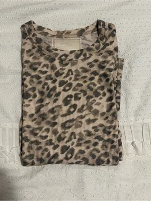 Aerie Essential Crew Layering T-Shirt thumbnail 2