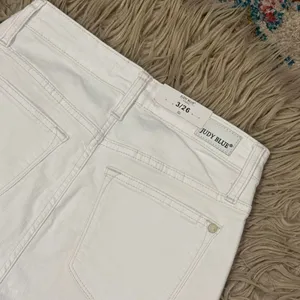 NWT Judy blue skinny fit white jeans size 3/26 thumbnail 4