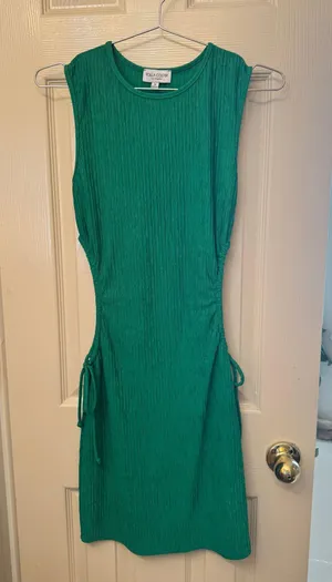 Green Dress Size M thumbnail 1