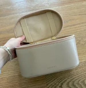 Meshki makeup case thumbnail 1