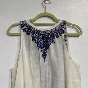 Joie White Blue Embroidered Sleeveless Button Down Blouse Sz M thumbnail 8