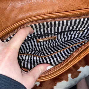 brown leather crossbody purse, perfect condition thumbnail 3