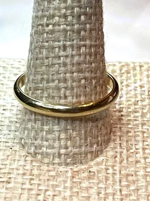 Vintage Gold Tone Oval Purple Rhinestone Solitaire Ring Minimalist Costume Sz 8 thumbnail 4
