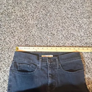 Levis 311 Shaping Skinny Jeans Womens 27 Charcoal Black Mid Rise Stretch‎ Denim thumbnail 4