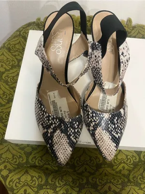Franco Sarto size 8 Pointed Snake-Print Slingback Pumps in Beige and Black thumbnail 5