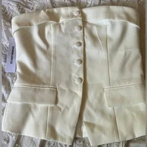 Princess Polly NWT size 6 Cream Strapless Satin Top buttons NEVER WORN thumbnail 1