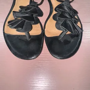 Corso Como Ruffle T Strap Thong Sandal Black Leather thumbnail 2