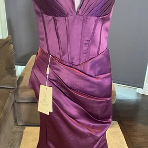Women’s Purple Mermaid Full Length Formal Dress Small Train Leg Slit Size M NWT thumbnail 4