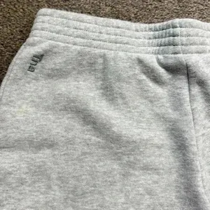 Aritzia TNA Cozy Perfect Fleece Grey Shorts size XS thumbnail 5