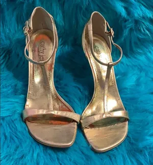 Cathy Jean EUC T-strap metallic heel thumbnail 1
