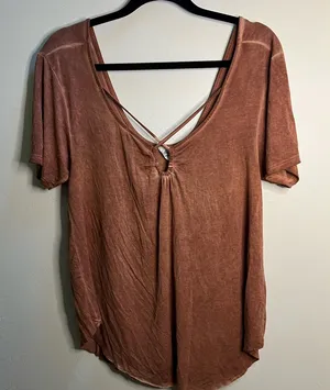 Buckle White Crow Rust‎ Brown Short-Sleeve V-Neck Top with Cross-Strap Detail thumbnail 1