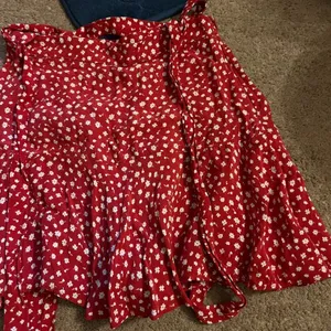 Zara small‎ red skirt thumbnail 4
