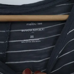 Banana Republic Tee Womens XS Malibu Navy Blue Striped Long Sleeve Excellent thumbnail 2