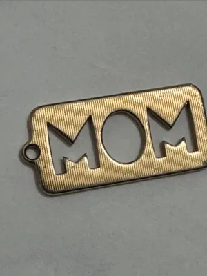 Vintage Avon Gold-tone "MOM" Pendant Charm thumbnail 3