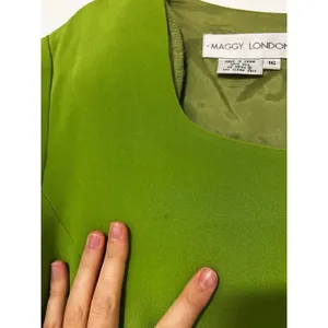Maggy London Vintage 100% Silk Lime Green Sheath Dress Short Sleeve Size 16 thumbnail 5
