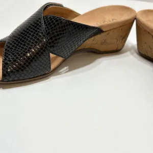 Vionic Women’s Leticia Black Leather Lizard Wedge Criss Cross Sandals Size 7 thumbnail 9