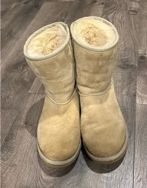 UGG Boots Classic Sand Short thumbnail 4