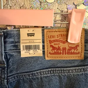 NWT Levi's Women's‎ '94 Baggy Jeans Worn Memory Mid Rise Straight Leg 25x31 thumbnail 8