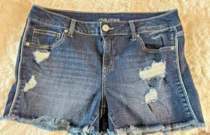 MAURICE'S Distressed Shorts Sz7/8 MidRaw Hem Frayed Thrashed thumbnail 1