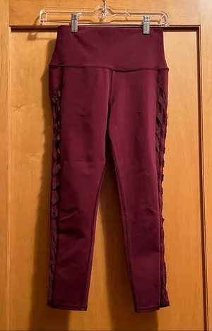Alo yoga mesh capri leggings - red thumbnail 1