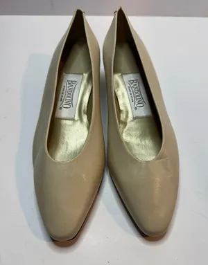 Bandolino Kitten Heels Size 6.5 thumbnail 1
