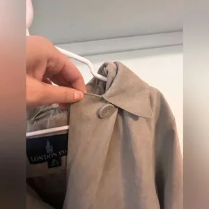 FINAL PRICE London Fog Trench Coat thumbnail 9