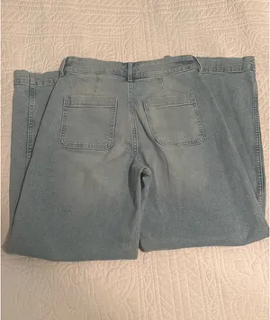 Old Navy Wide-Leg Jeans thumbnail 2