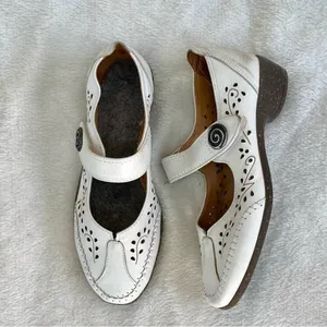 Mirel Leather Ballerina Flats Size 6.5 White thumbnail 2