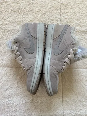 Nike Air Jordan 1 Low SE Sherpa Fleece Grey Suede Sneakers Womens Size 5.5 Cozy thumbnail 3