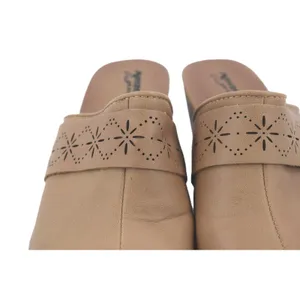Arizona Jeans Co Tan Faux Leather Cutout Wedge Clogs Women's Size‎ 7.5 thumbnail 3
