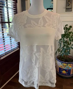 Gypsies & Moondust NWOT White Floral Lace Tee thumbnail 1