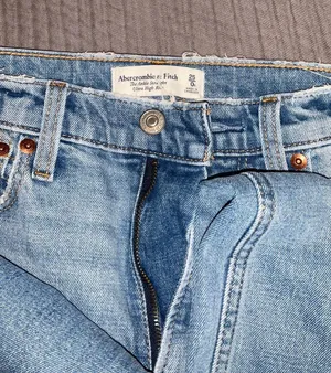 Abercrombie Straight ultra high Rise jeans thumbnail 3