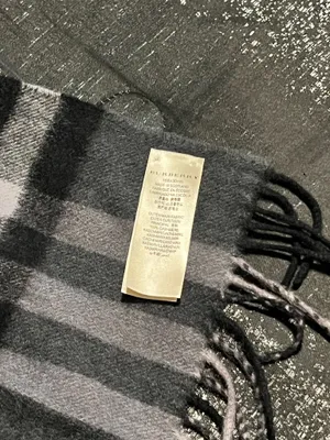 Burberry 100% Cashmere Grey/Black Classic Check Plaid Fringe Unisex Scarf thumbnail 9