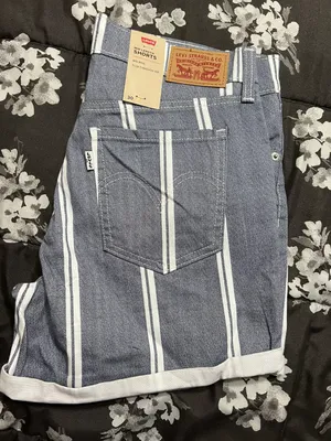 Levi’s Mid-Length Denim Shorts thumbnail 3