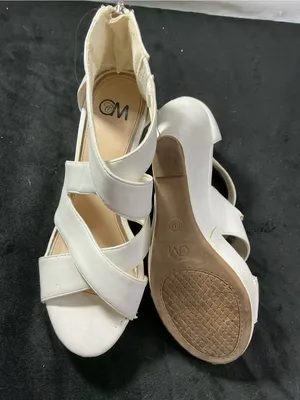 Women's size 6 White Strappy Wedge Sandals thumbnail 4