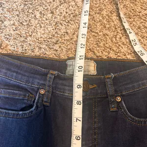 Free People Distressed Skinny Jeans Size‎ 27 Ripped Knee Dark Wash Denim thumbnail 4