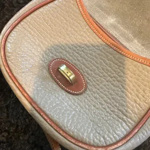 Vintage Dooney & Bourke Taupe all Leather crossbody bag thumbnail 16