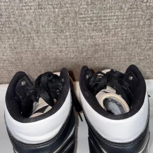 Nike Air Jordan 1 Mid Panda Women's 6.5 Black White DV0991-101 Sneakers thumbnail 7