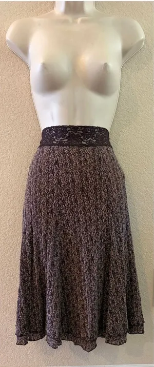 Like new Cabi stretch knit lace lined ruffled bottom skirt. Sz XS thumbnail 1