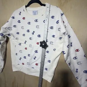 Champion Reverse Weave Crop Sweatshirt‎ Medium White All Over Logo Print thumbnail 5