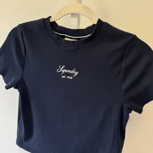 Superdry Ribbed Graphic Embroidered Script Logo Baby Tee Crop Top US 6 Navy thumbnail 3