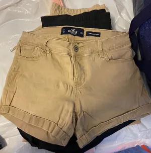 Hollister Tan Khaki Low-Rise Midi Shorts thumbnail 5