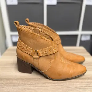 Frye & Co Palma Women's Tan Ankle Chelsea Boots thumbnail 2